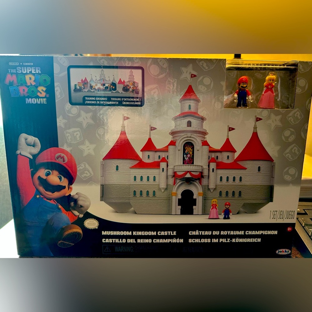 Super Mario Bros. Movie Mushroom Kingdom Castle Playset Mini Mario & Peach NWT
